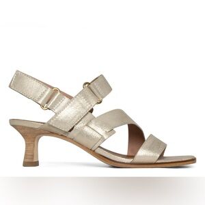 NWOT Women's DONALD PLINER Kamele Sandals